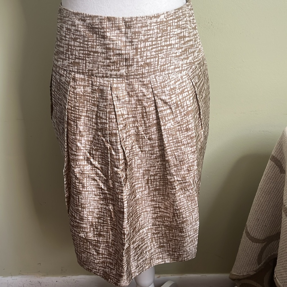 Banana Republic Pleated Abstract Brown and Cream 100% silk Skirt, size 14